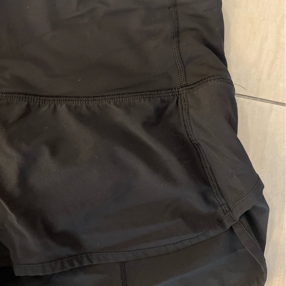 Lululemon running shorts size 6 - Picture 3 of 4